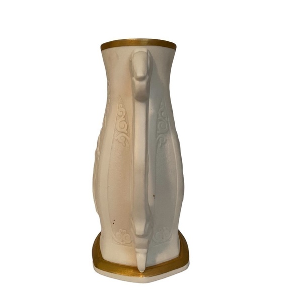 LENOX Romeo and Juliet Ivory Porcelain Bas Relief Pitcher by Laszlo Ispanky - Picture 4 of 10